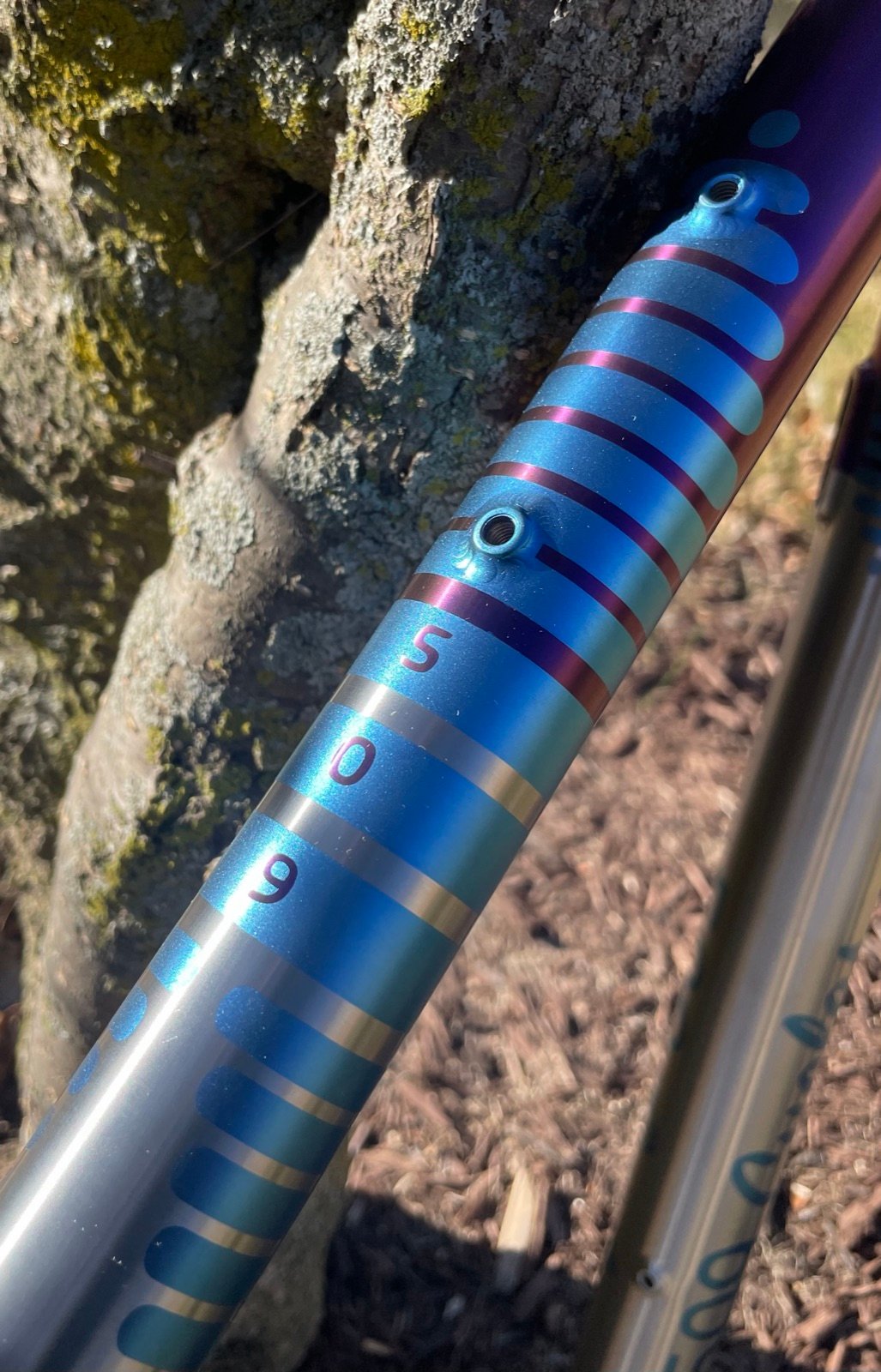 Close-up of banded stripe anodizing on a down tube