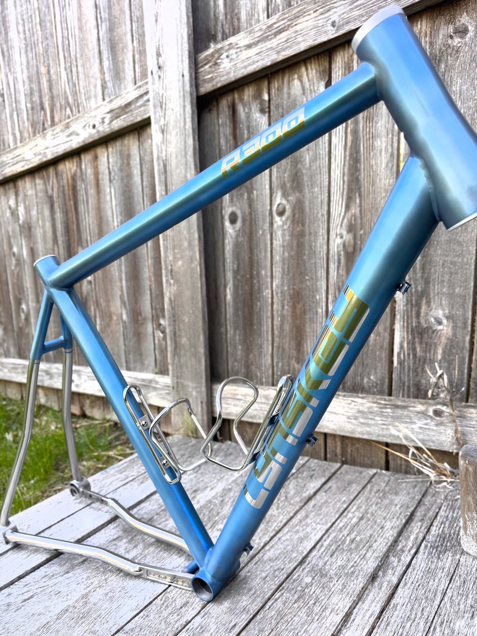 Lynskey R380 titanium frame in a blue and gold anodized fade with polished bottle cages